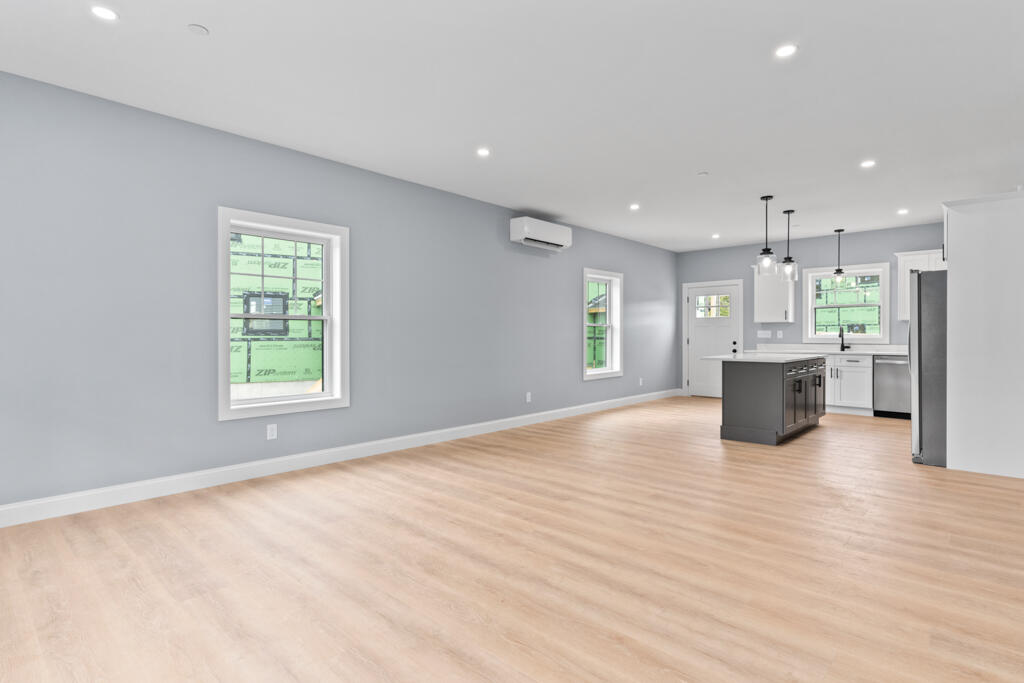 521 Walnut Hill Road, 8