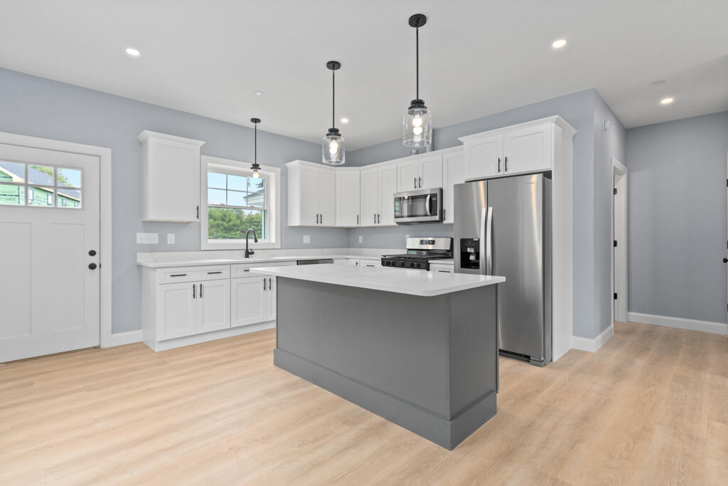 521 Walnut Hill Road, 8