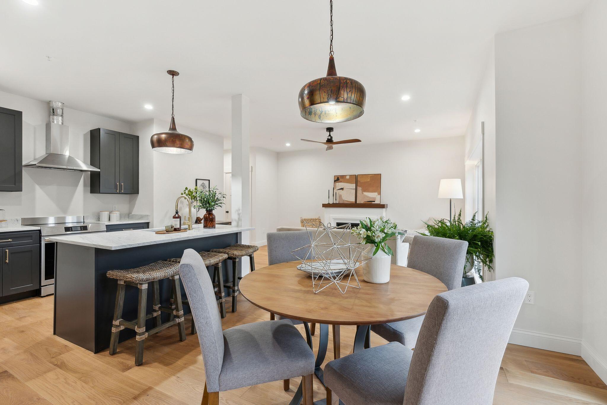 60 Oaken Ridge, 1