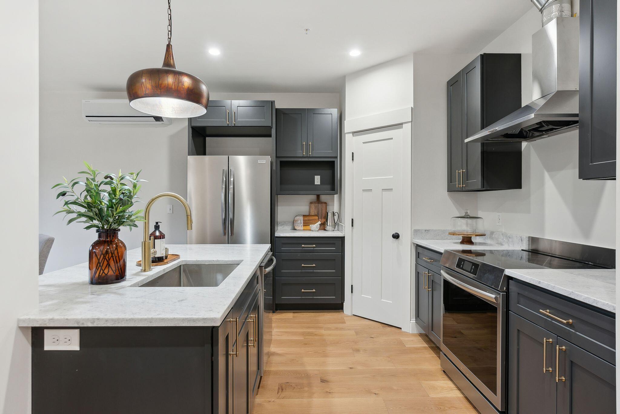 60 Oaken Ridge, 1