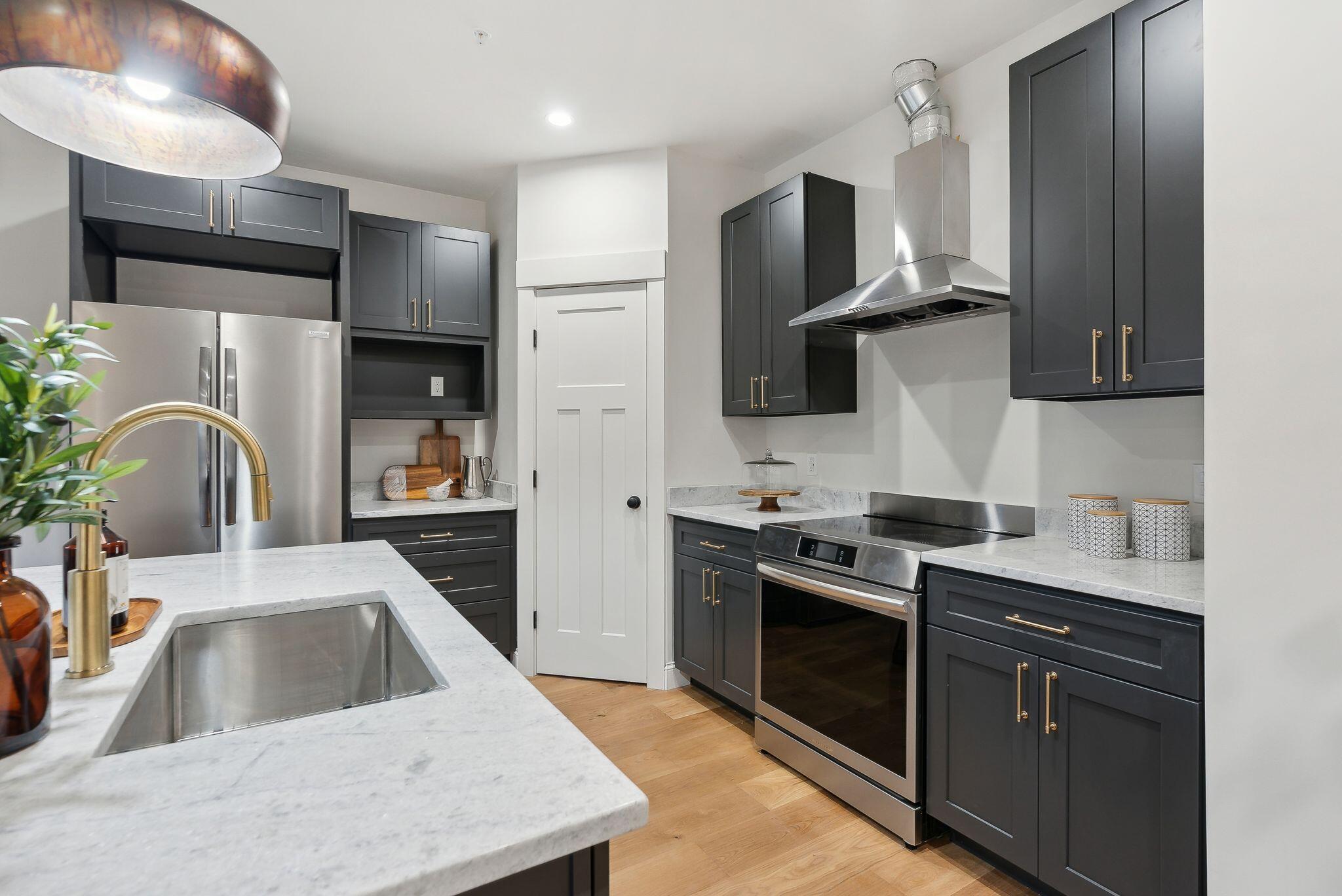 60 Oaken Ridge, 1