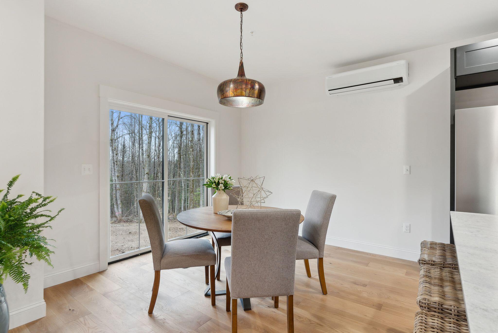 60 Oaken Ridge, 1