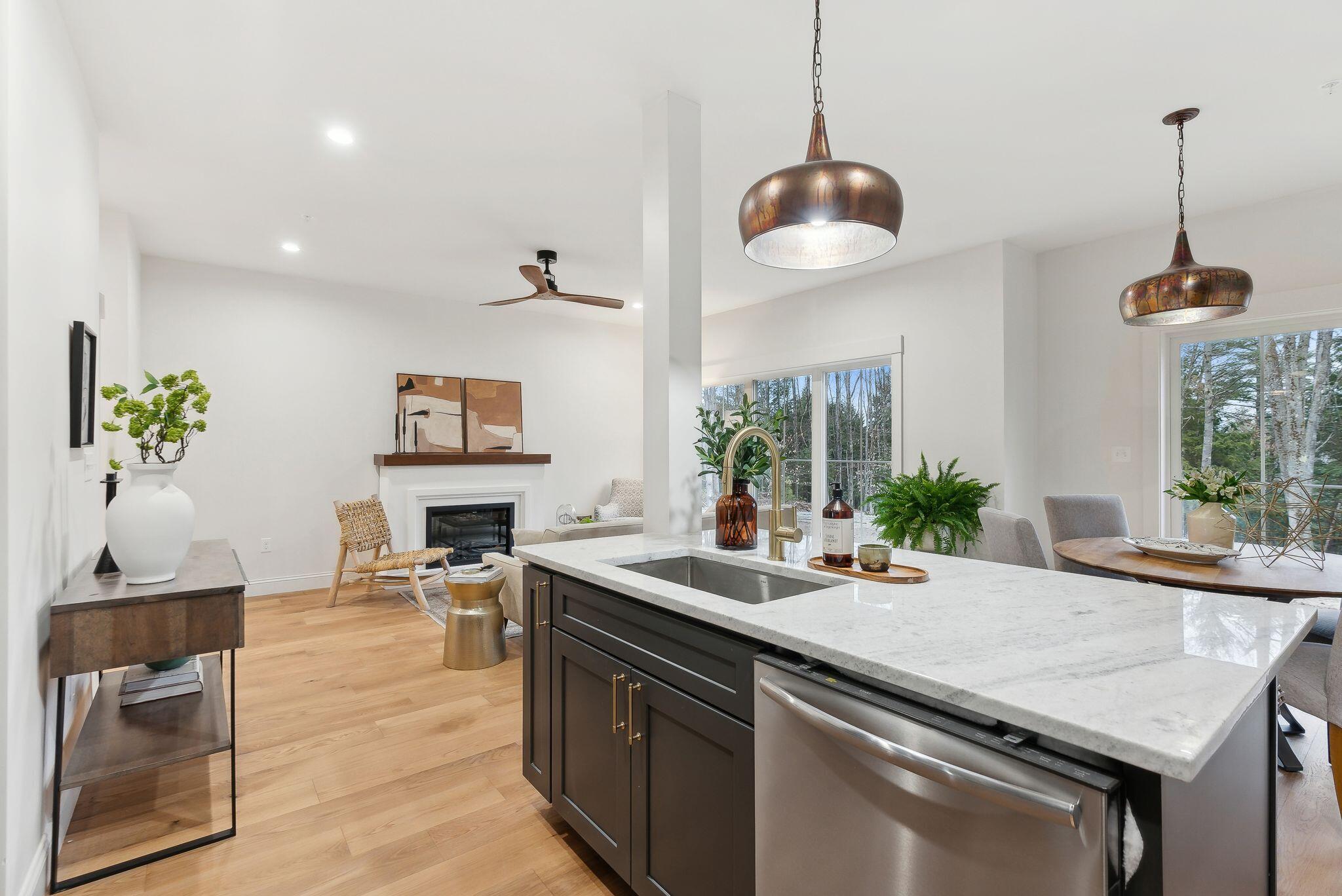 60 Oaken Ridge, 1