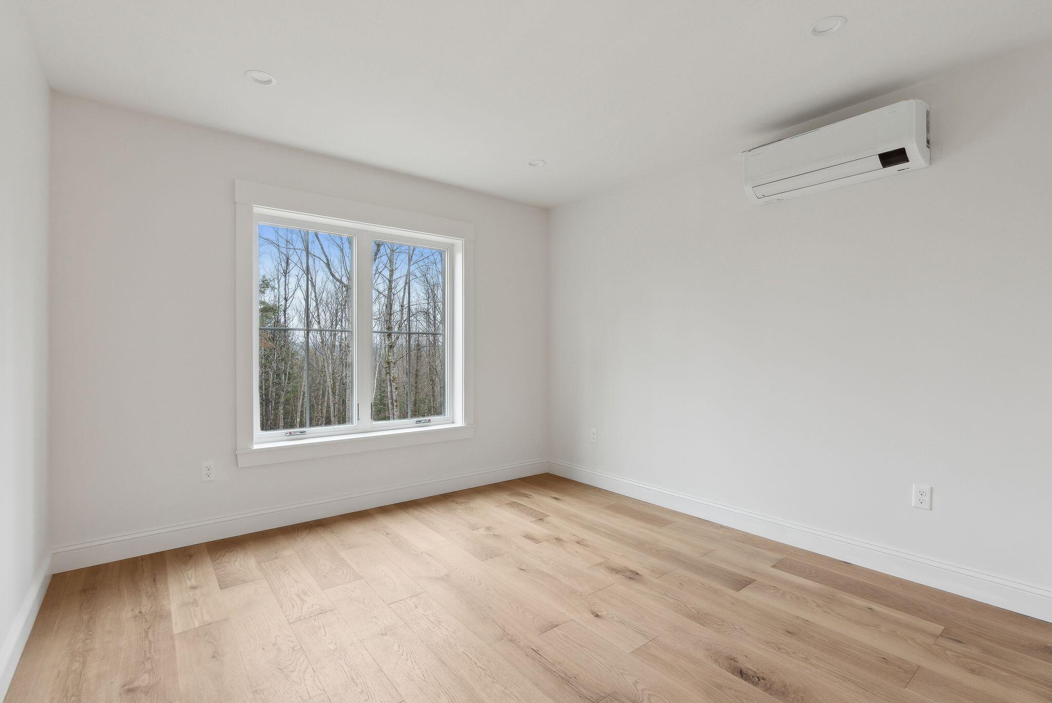 60 Oaken Ridge, 1