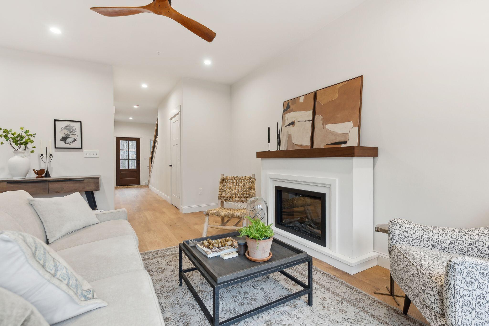 60 Oaken Ridge, 1