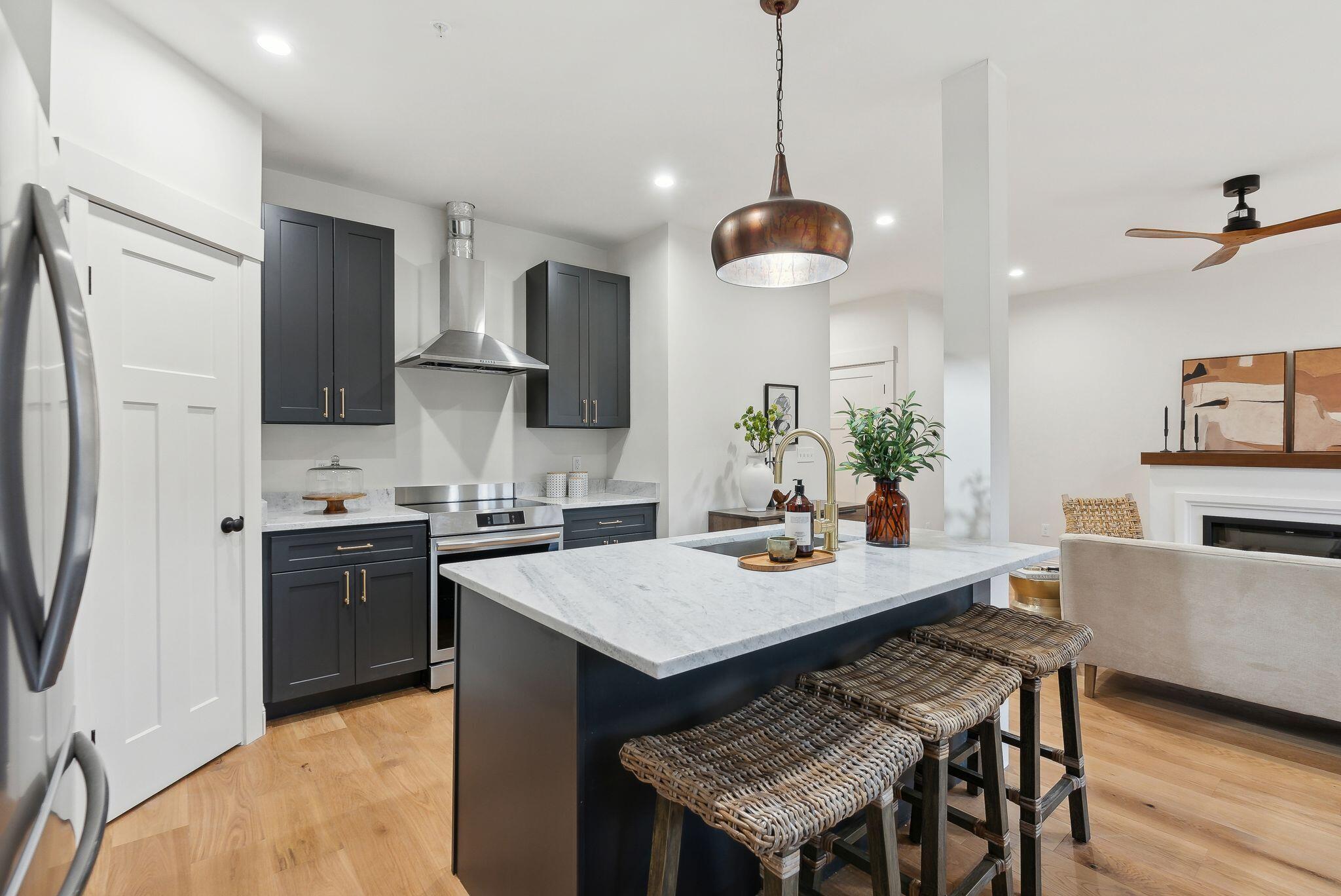 60 Oaken Ridge, 1