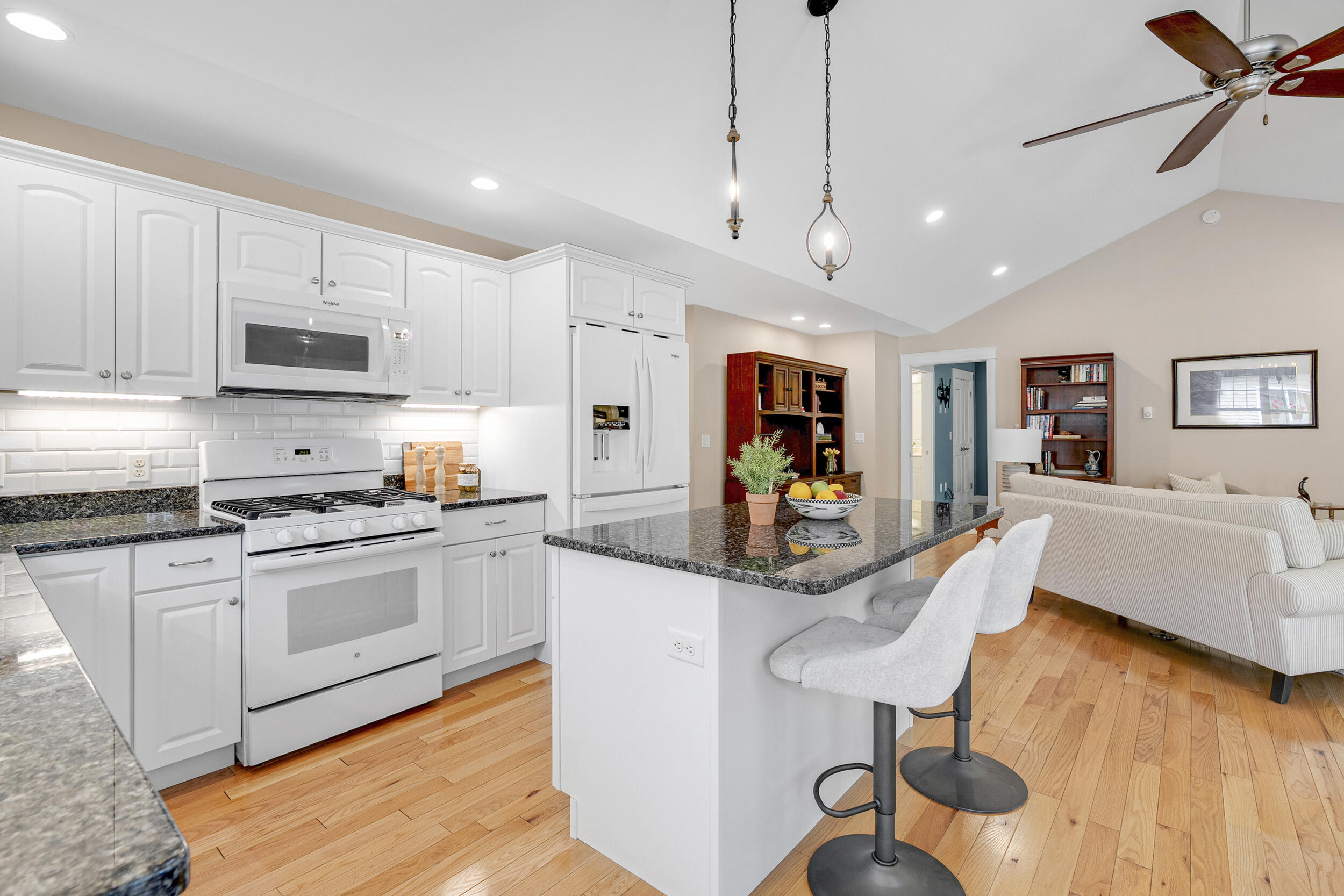 375 Pride Street, 32