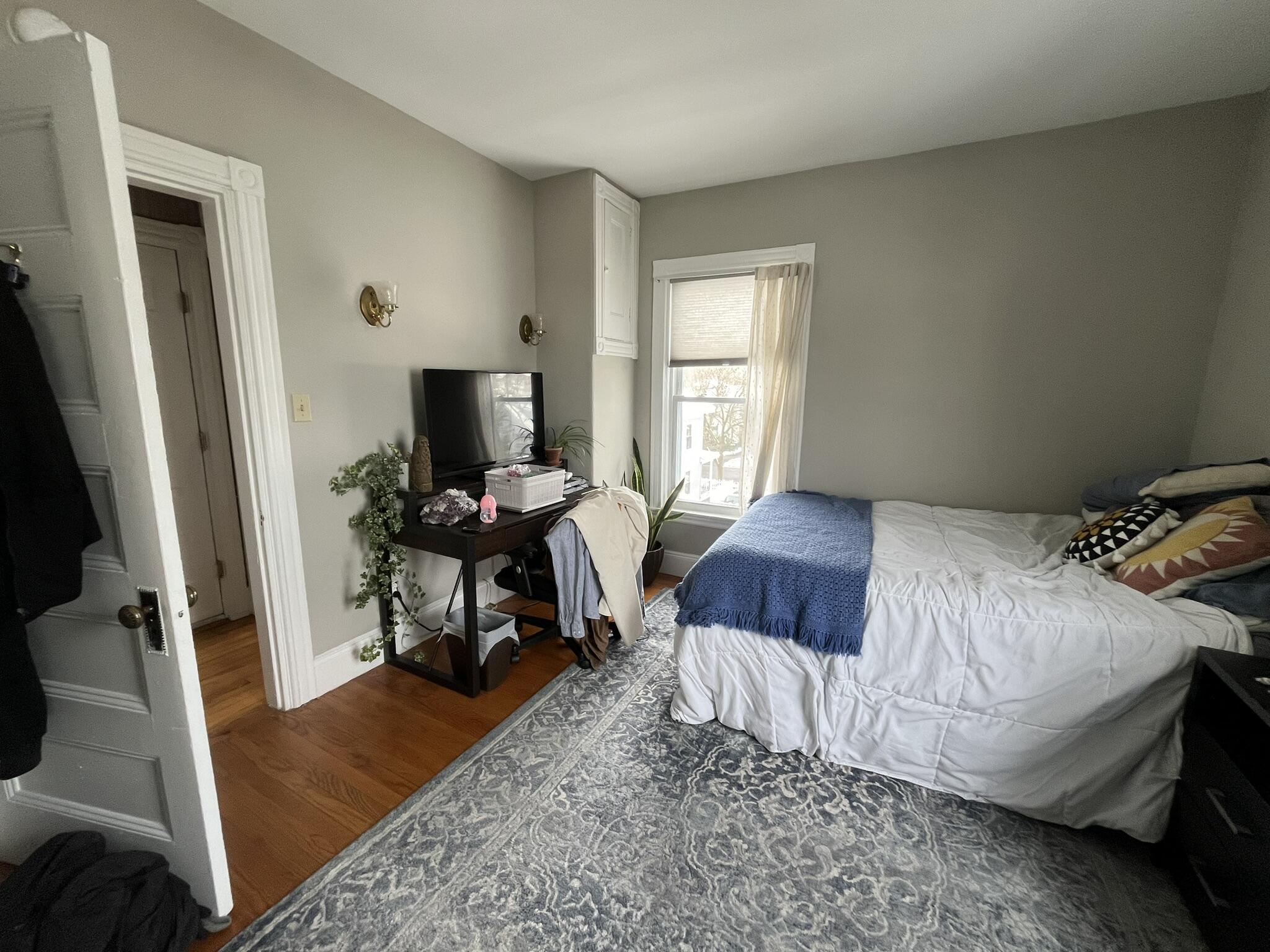 49 Montrose Avenue