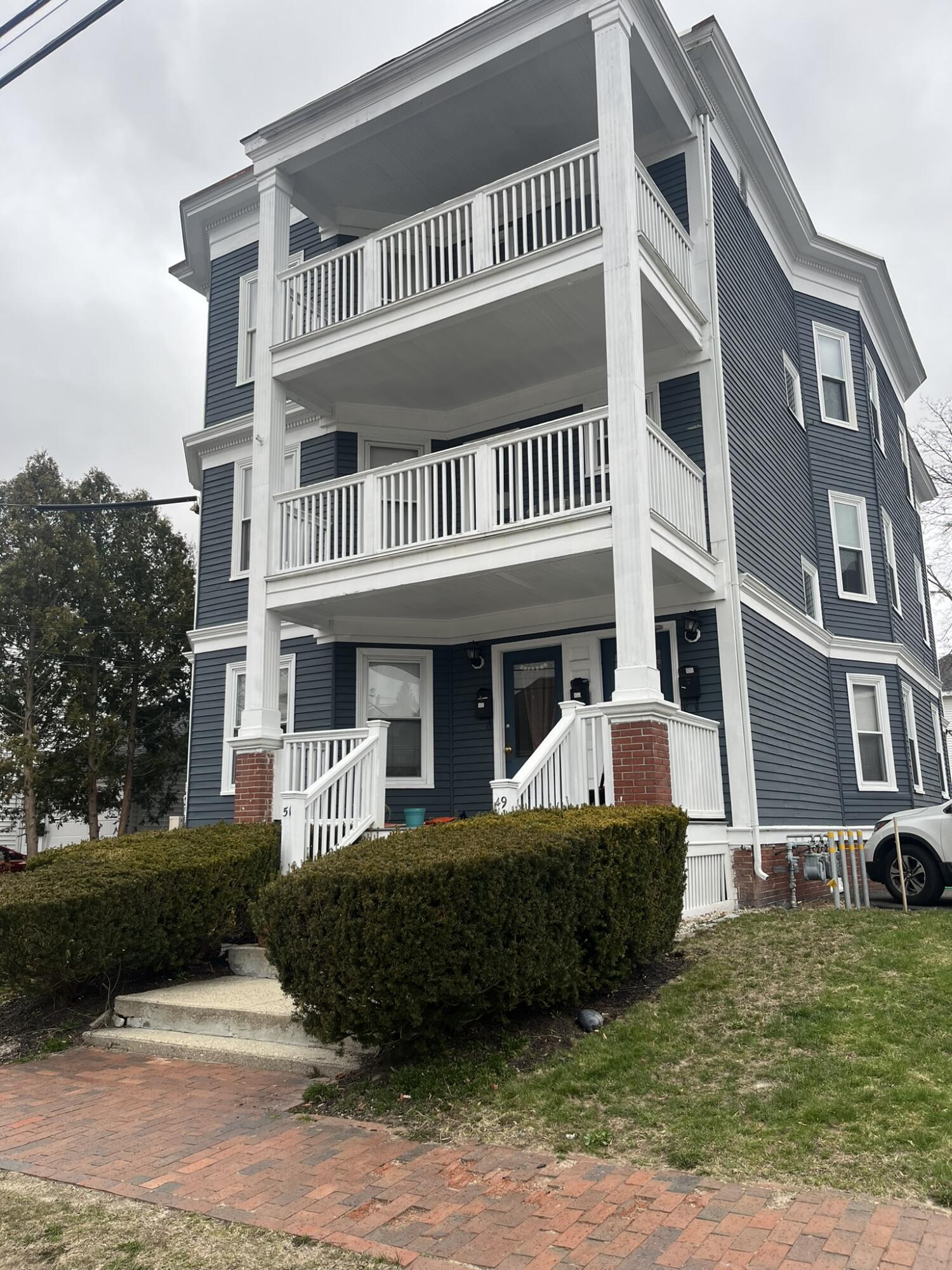 49 Montrose Avenue