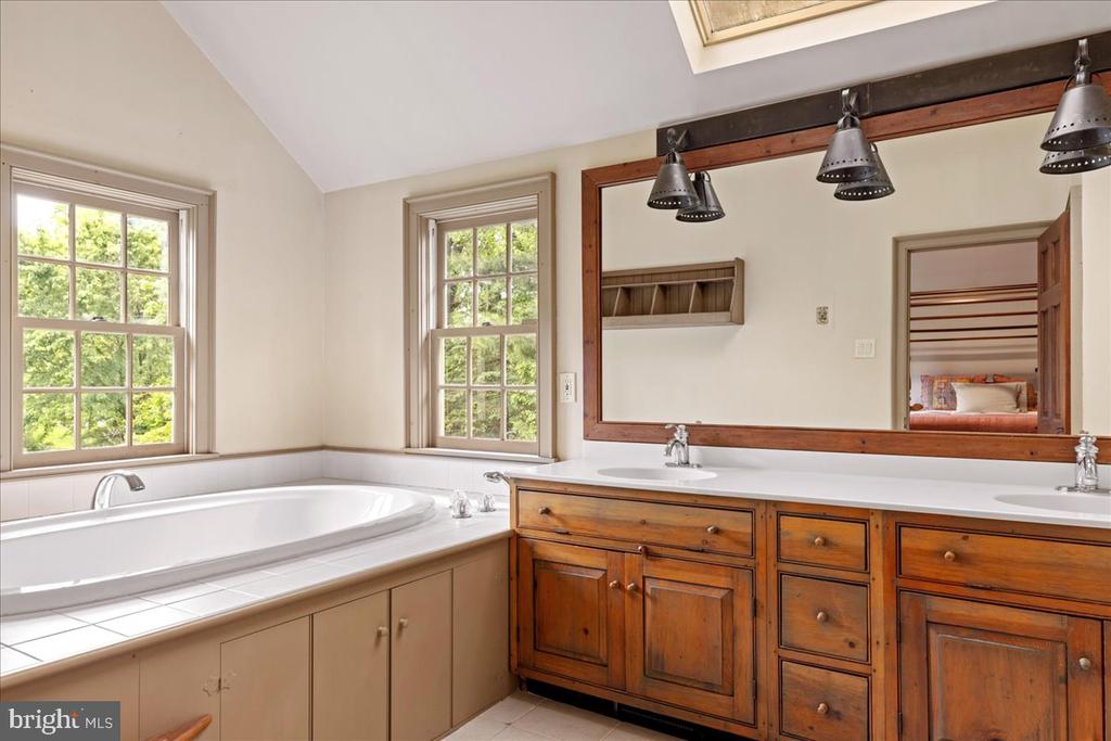 5322 CARVERSVILLE ROAD