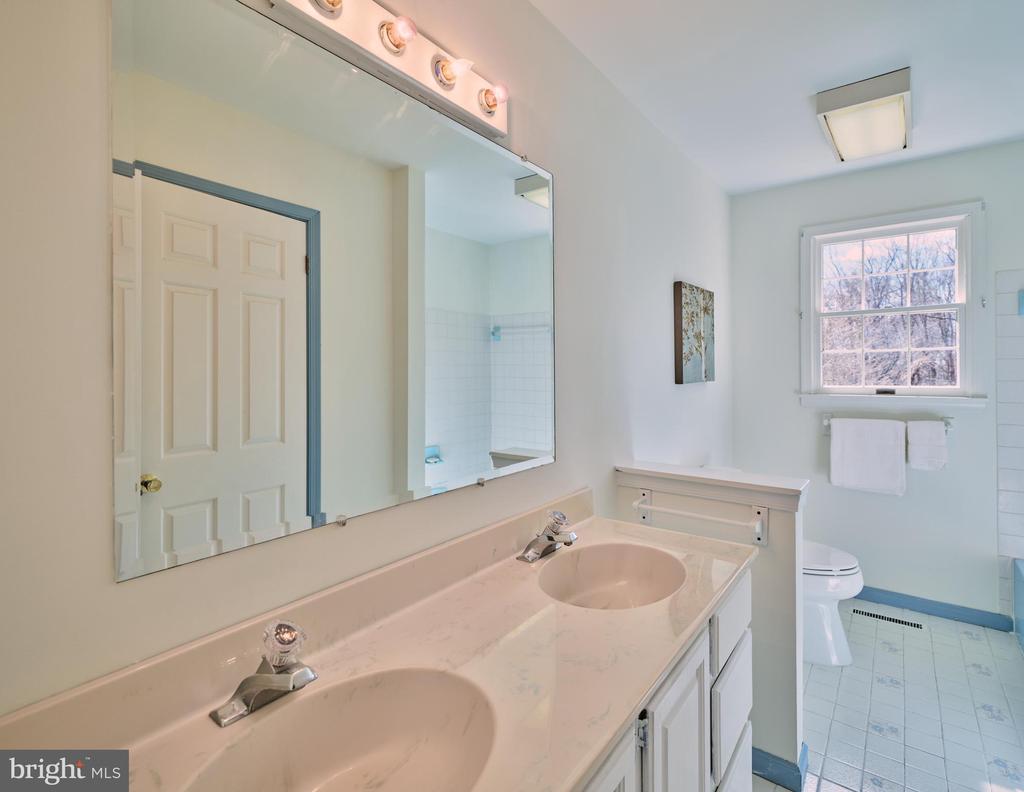 6724 UPPER YORK ROAD