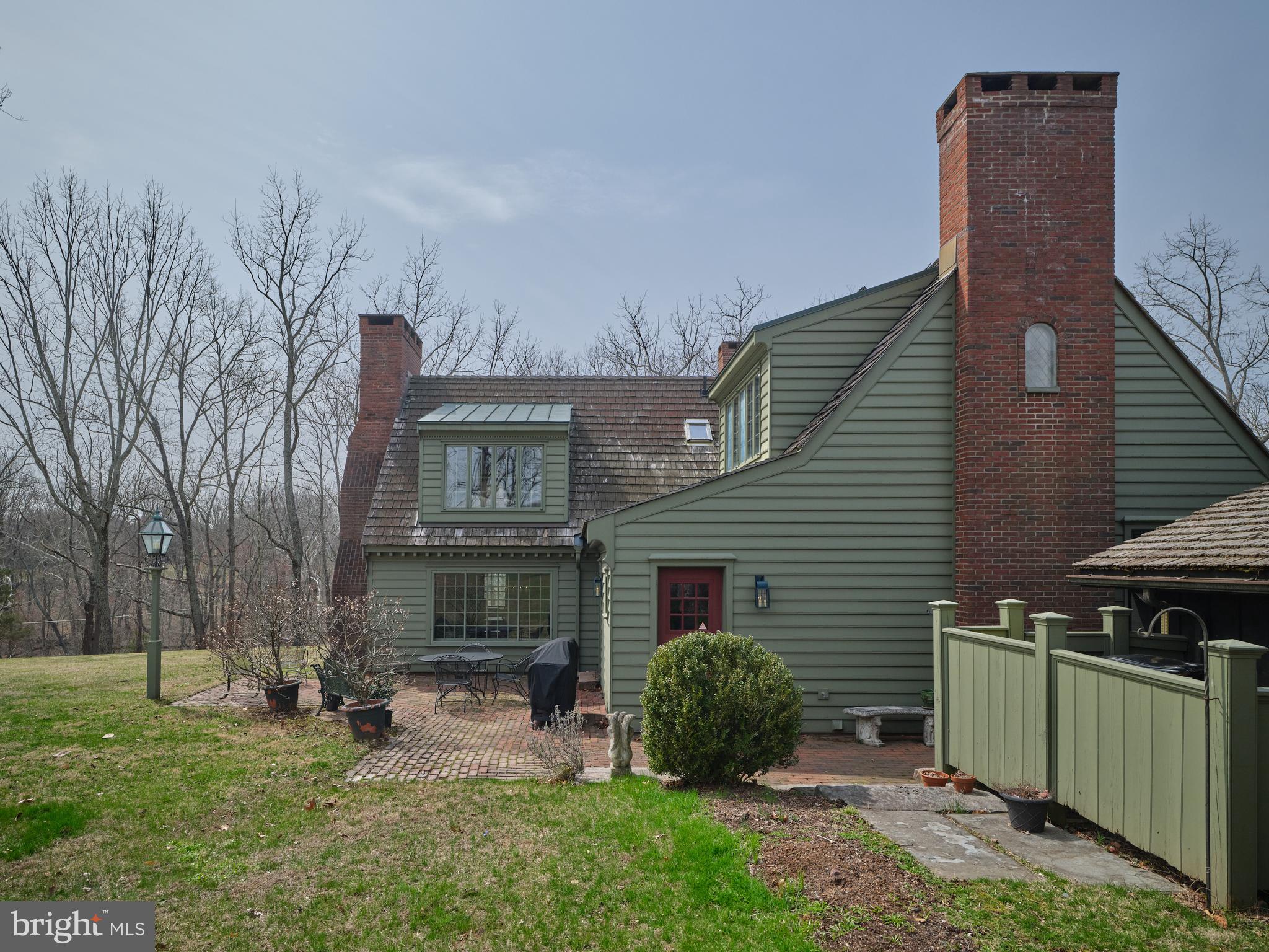 6049 PIDCOCK CREEK ROAD