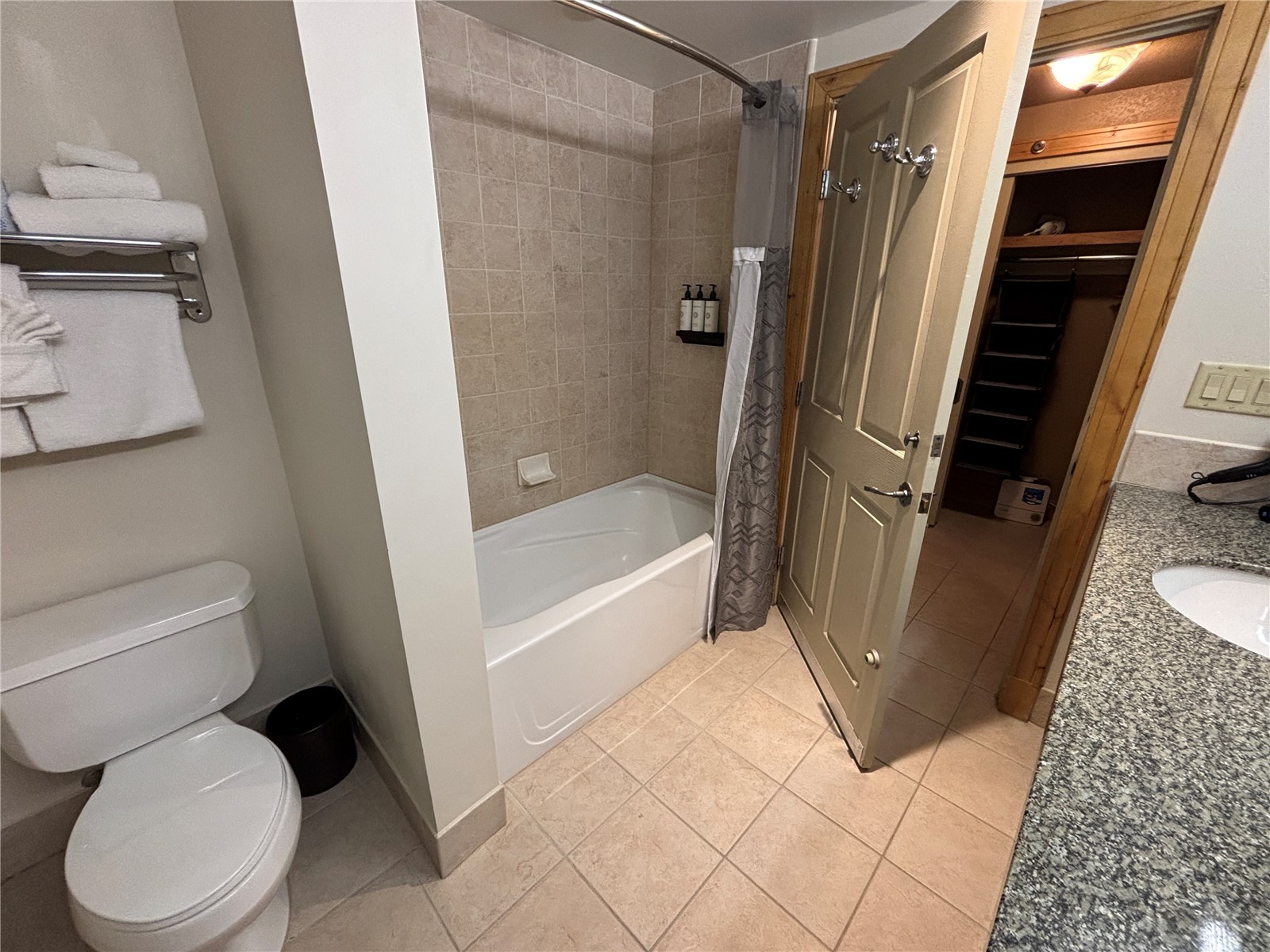 2300 Mt Werner CIRCLE 558