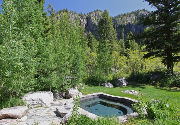 33690 E Us Highway 40