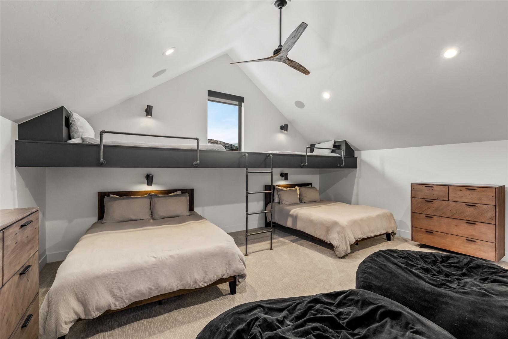 1243 Urban WAY 2