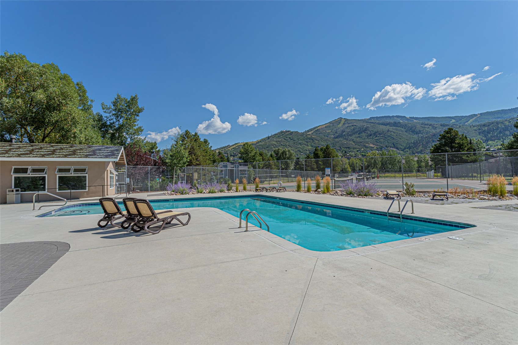1335 Sparta Plaza 4