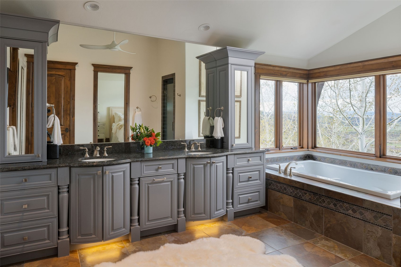 24775 Rainbow Ridge