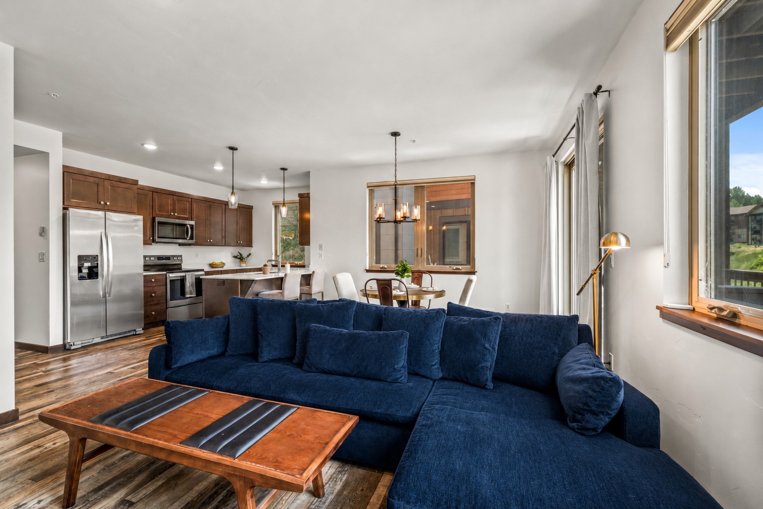 330 Fox Springs CIRCLE 204