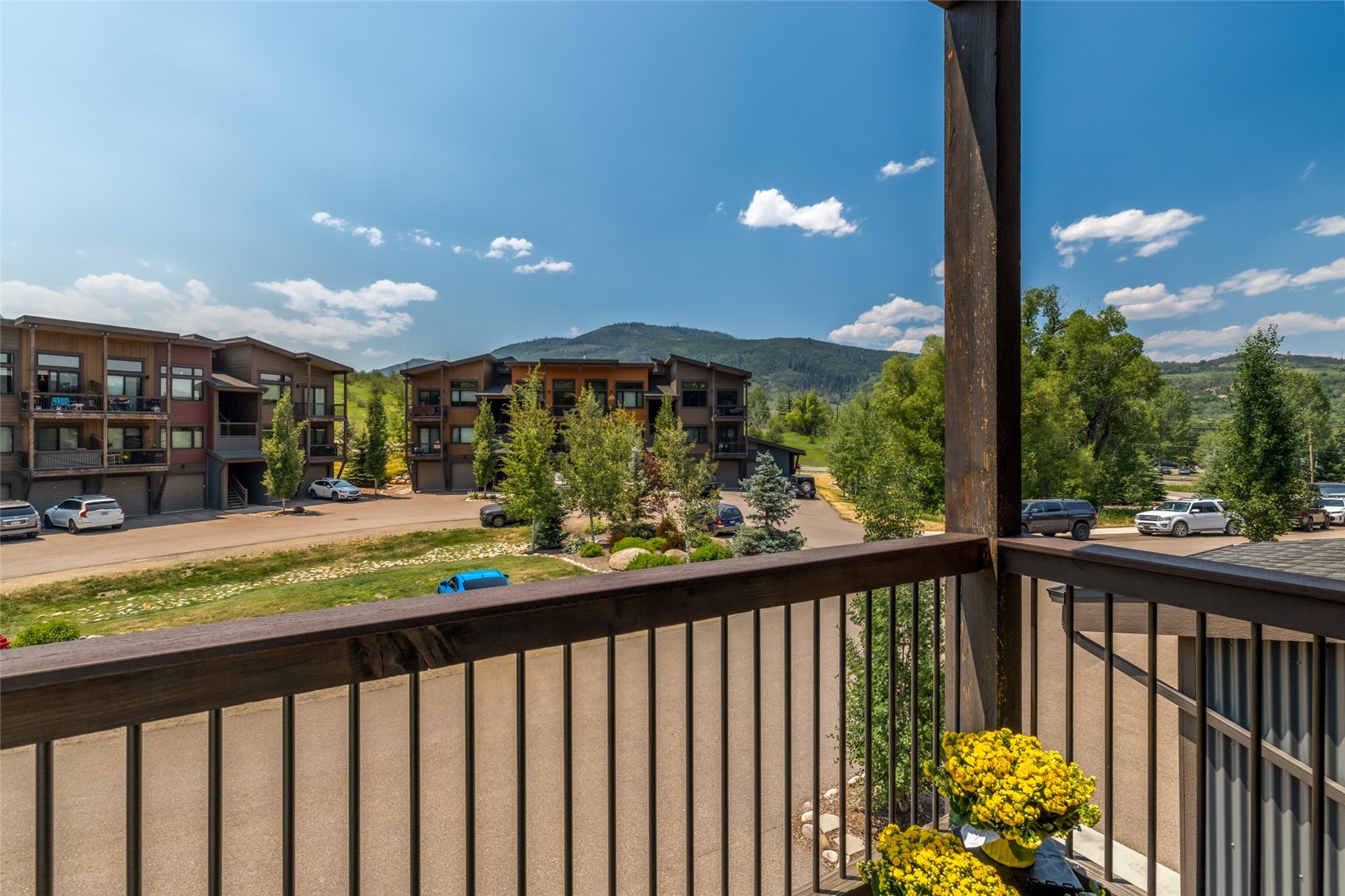 330 Fox Springs CIRCLE 204
