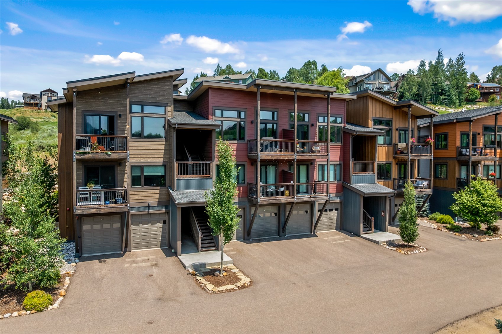 330 Fox Springs CIRCLE 204