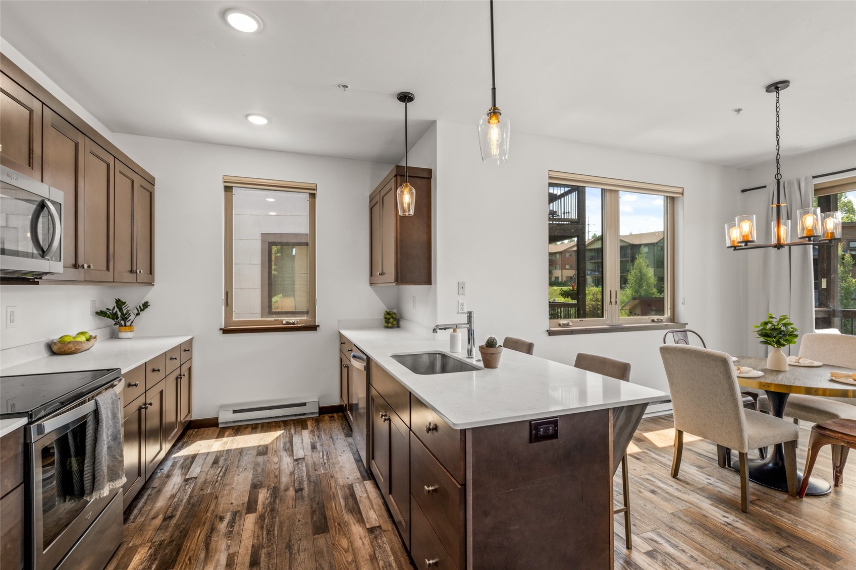 330 Fox Springs CIRCLE 204