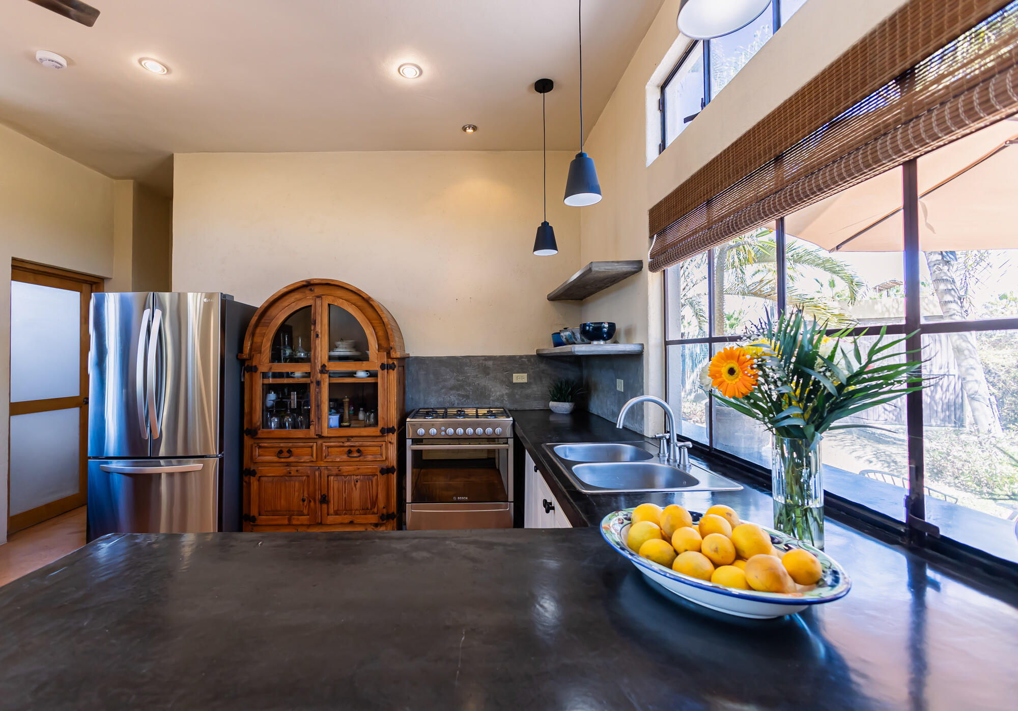 Camino Internacional, Casa Leo