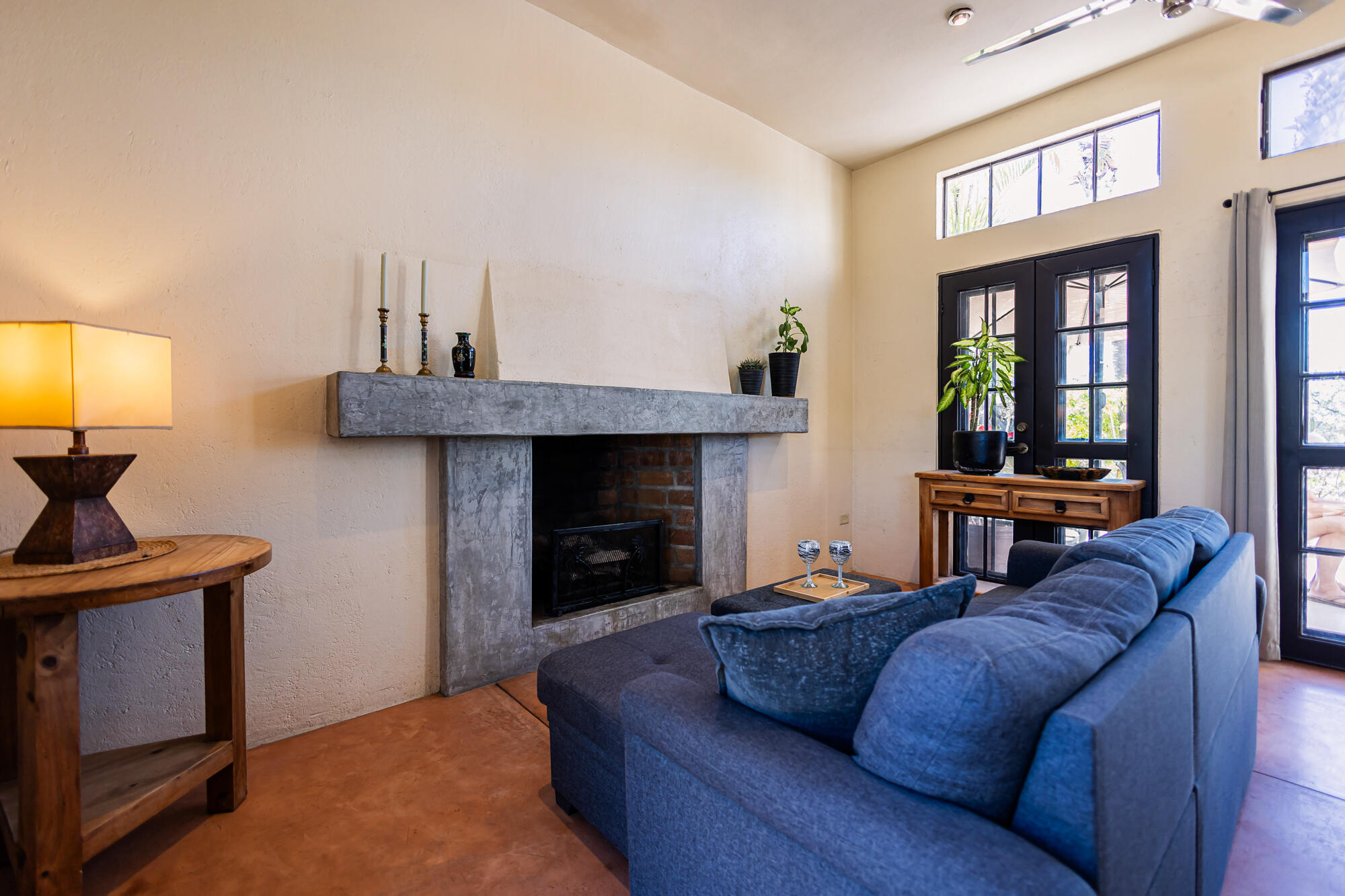 Camino Internacional, Casa Leo