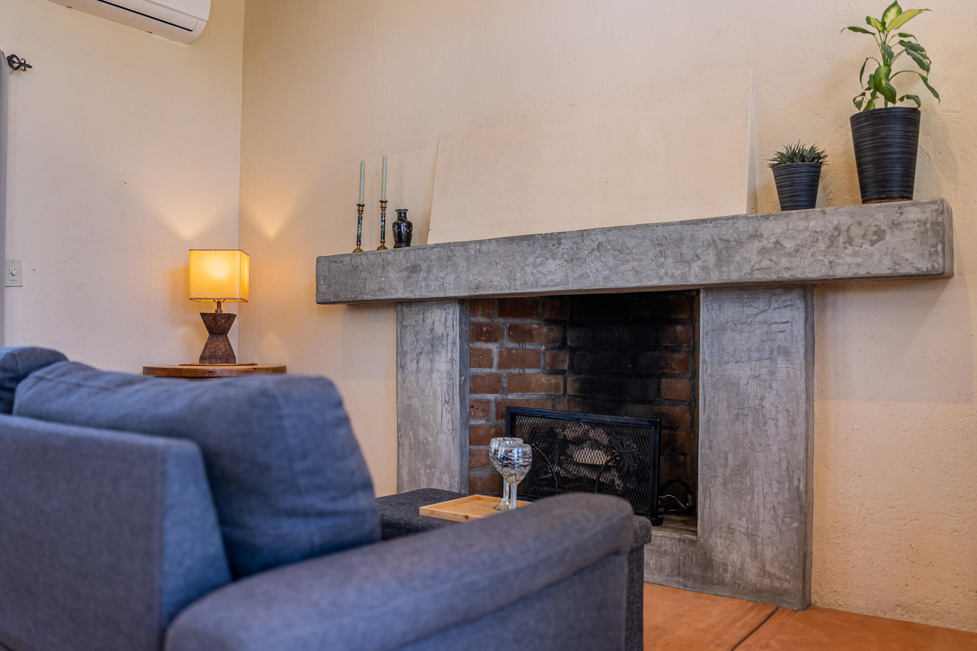 Camino Internacional, Casa Leo