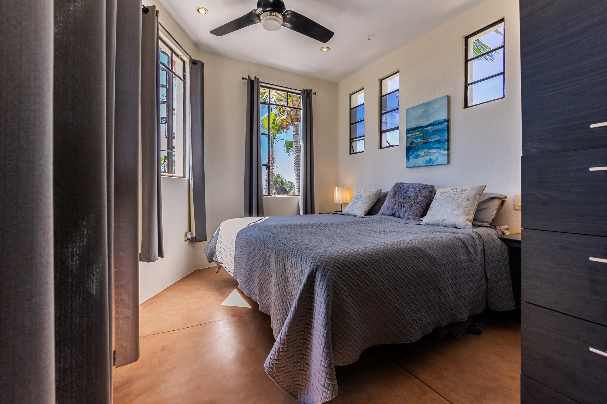 Camino Internacional, Casa Leo