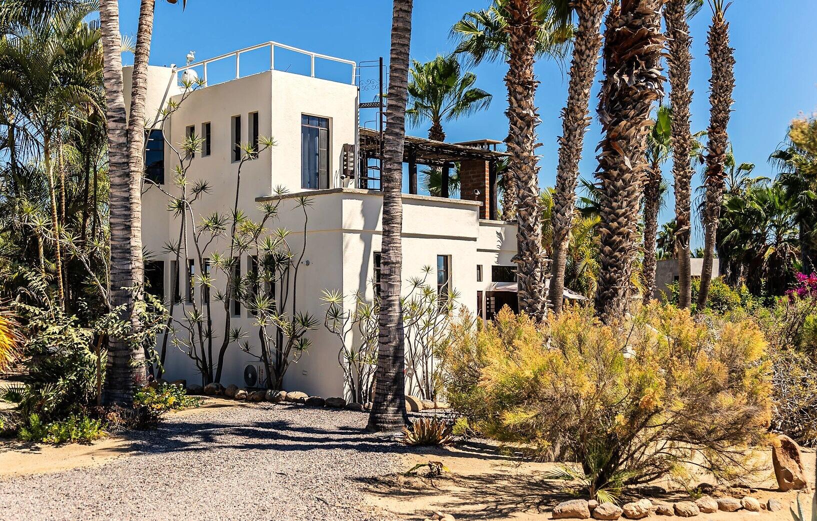 Camino Internacional, Casa Leo