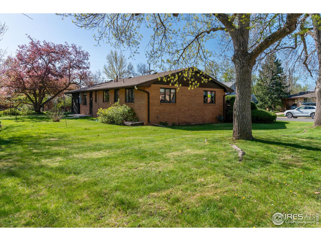 2105 Floral Dr