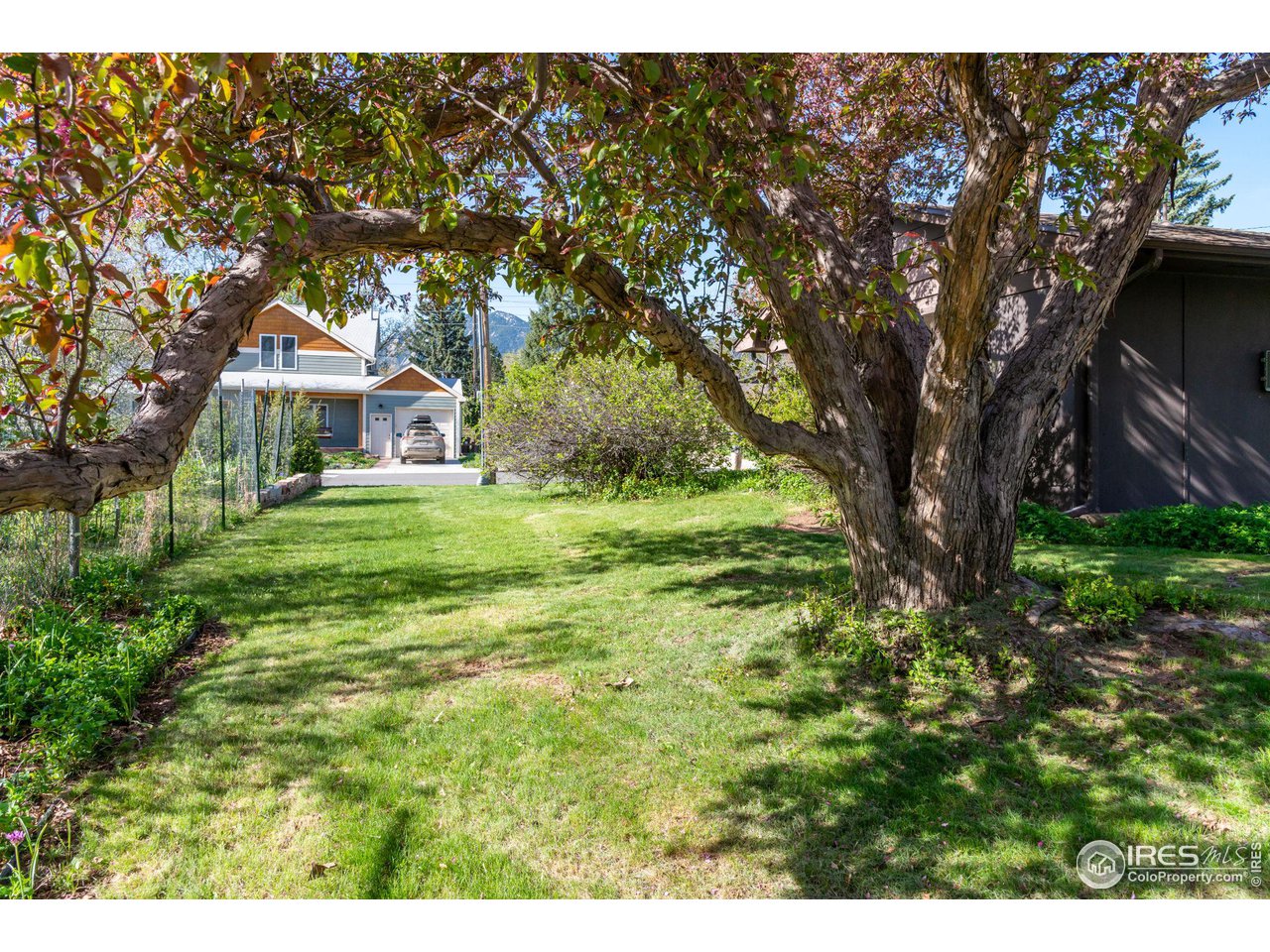 2105 Floral Dr