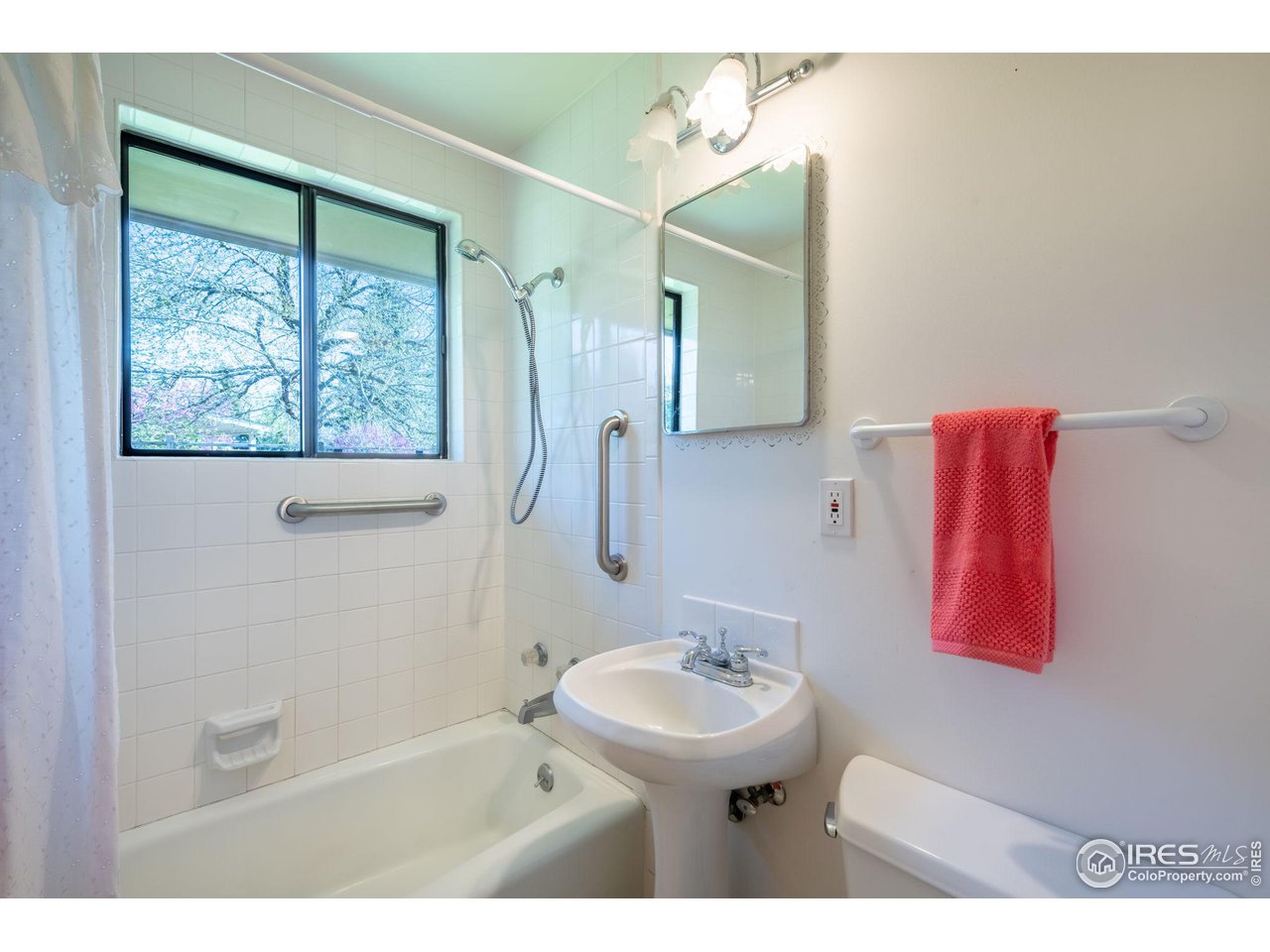 2105 Floral Dr