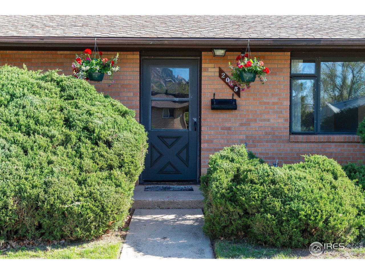 2105 Floral Dr
