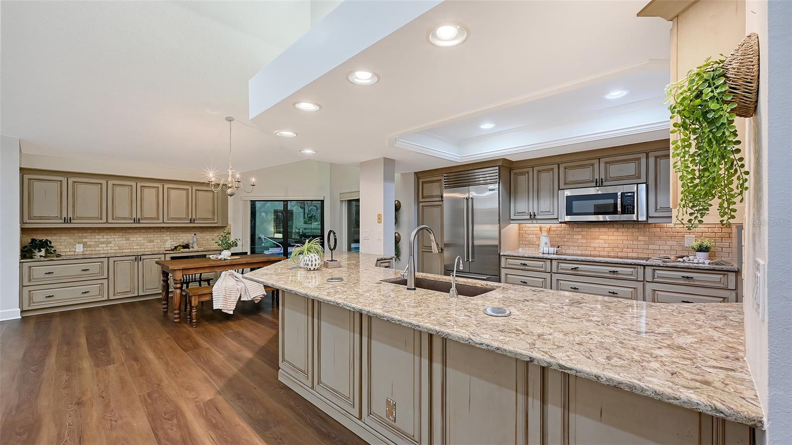 7729 RED CEDAR LN