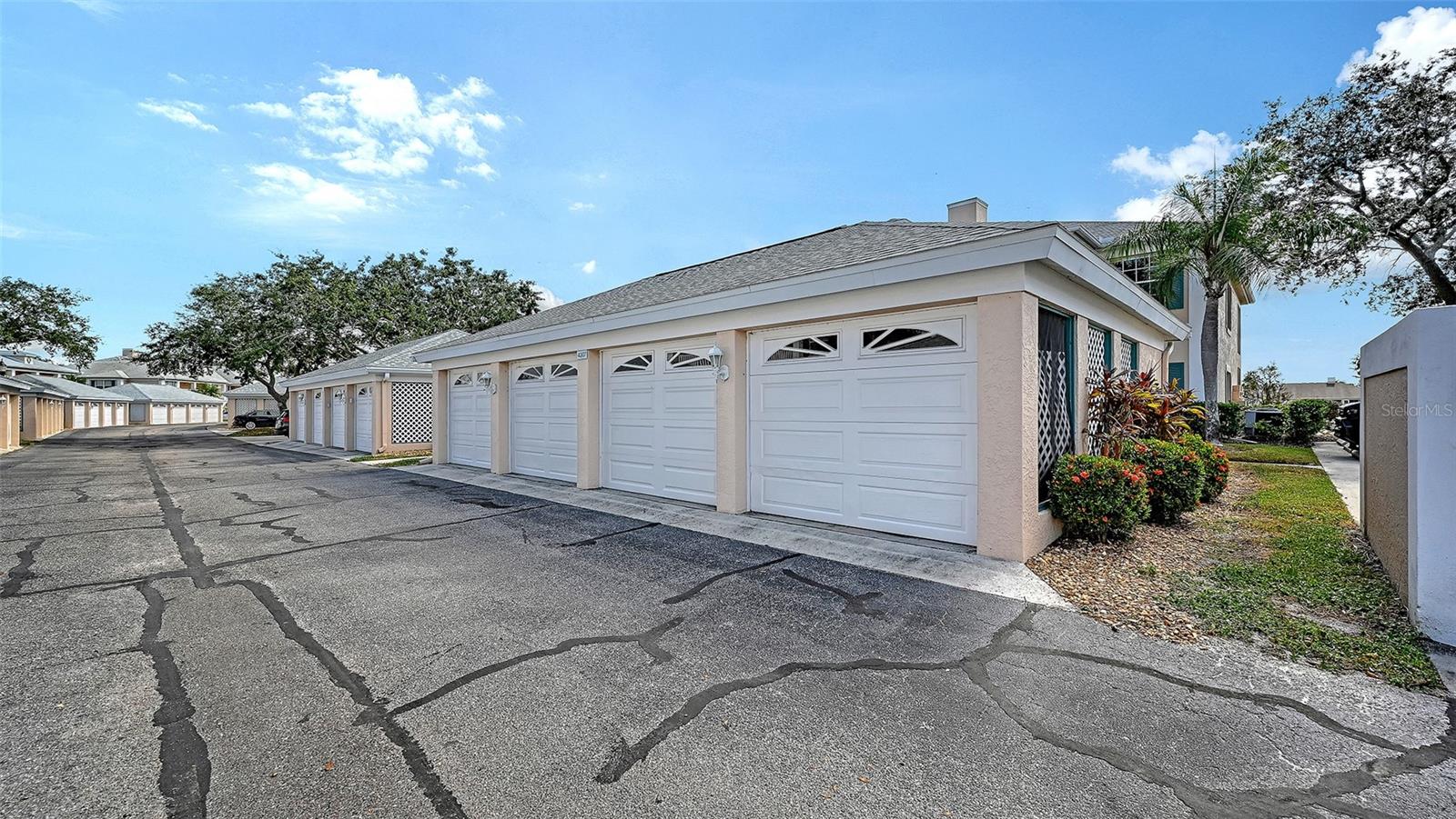 4207 CADDIE DR E #104