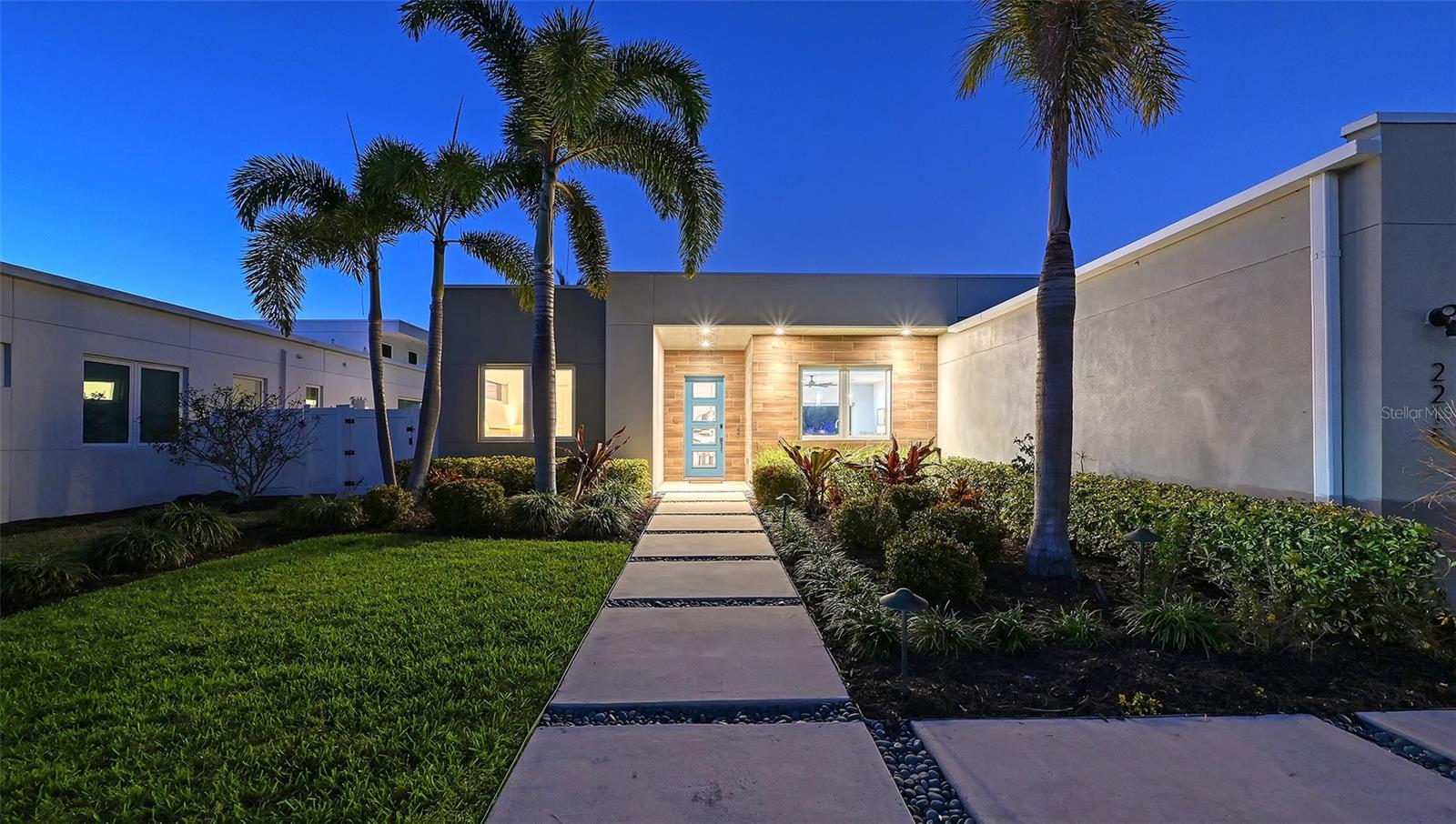 2215 DATURA ST