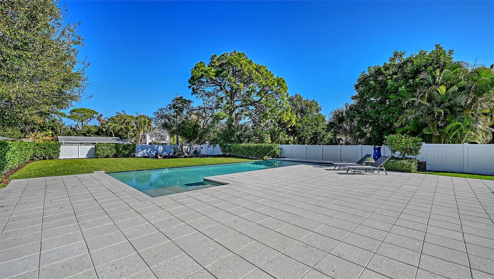 2215 DATURA ST
