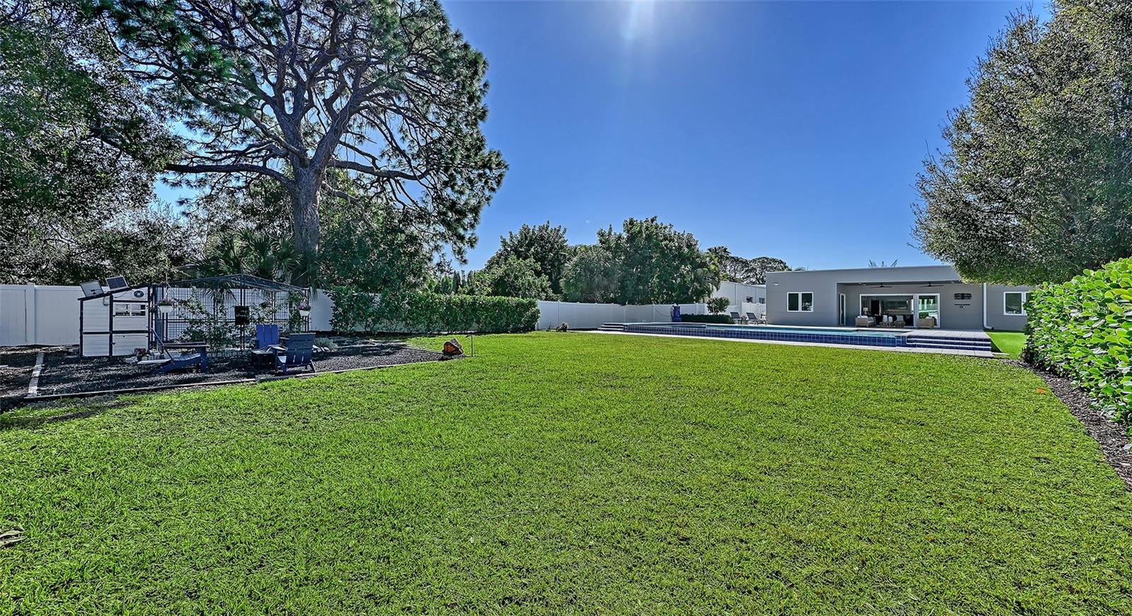 2215 DATURA ST