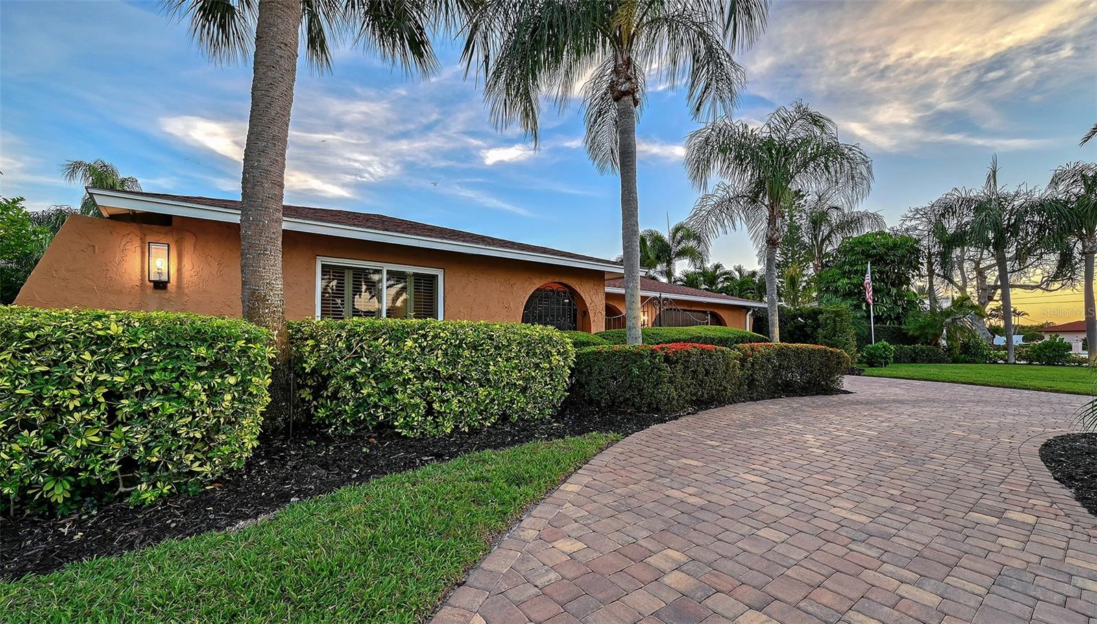 7137 WESTMORELAND DR