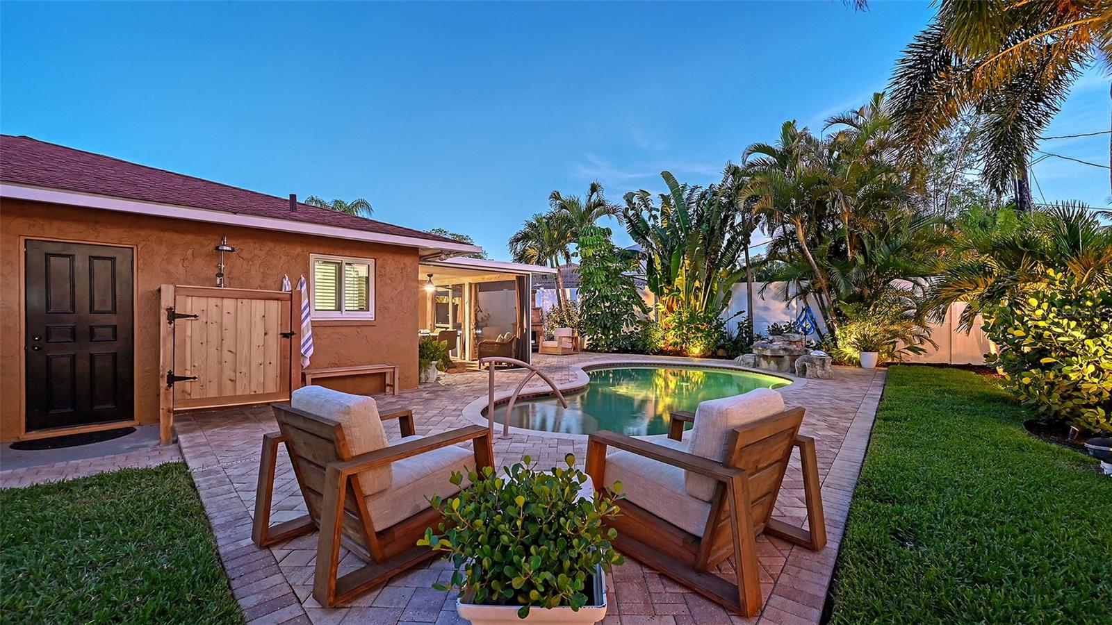 7137 WESTMORELAND DR