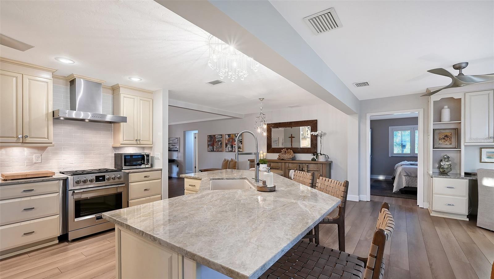 7137 WESTMORELAND DR