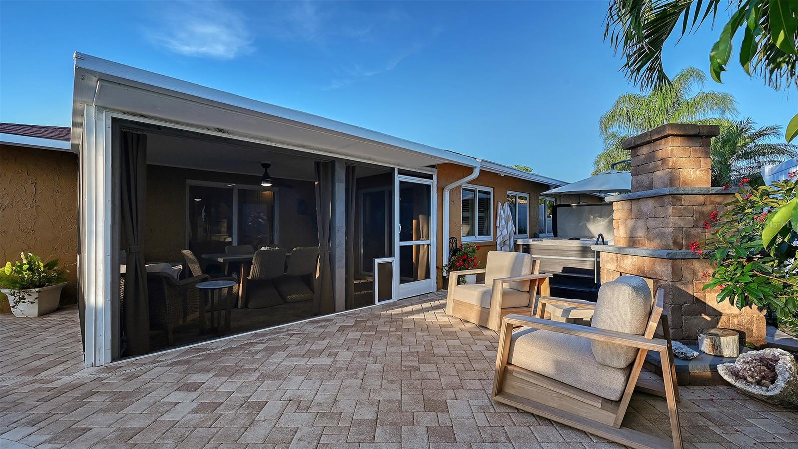 7137 WESTMORELAND DR