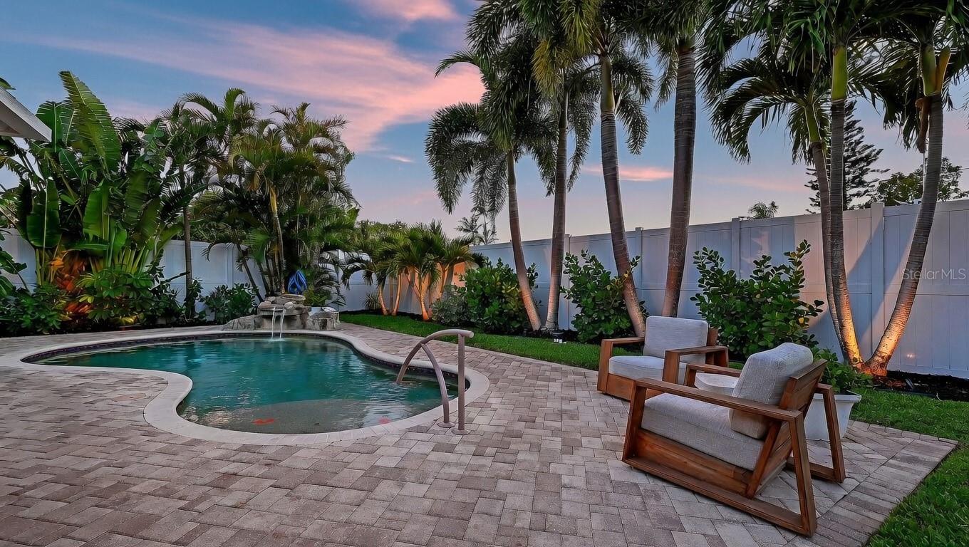 7137 WESTMORELAND DR