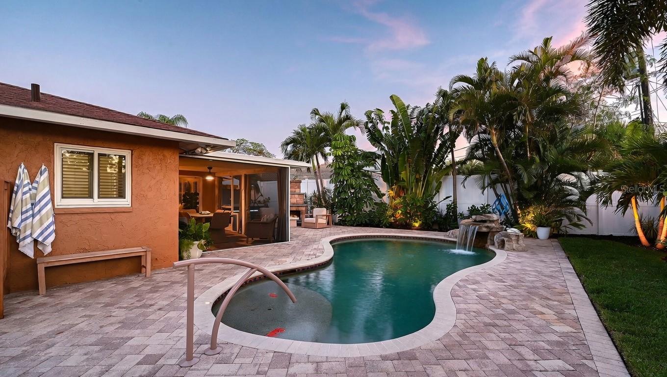 7137 WESTMORELAND DR