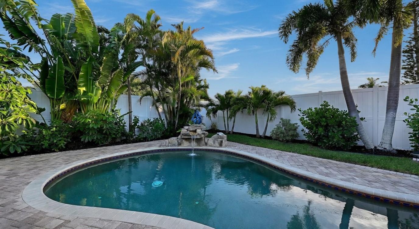 7137 WESTMORELAND DR