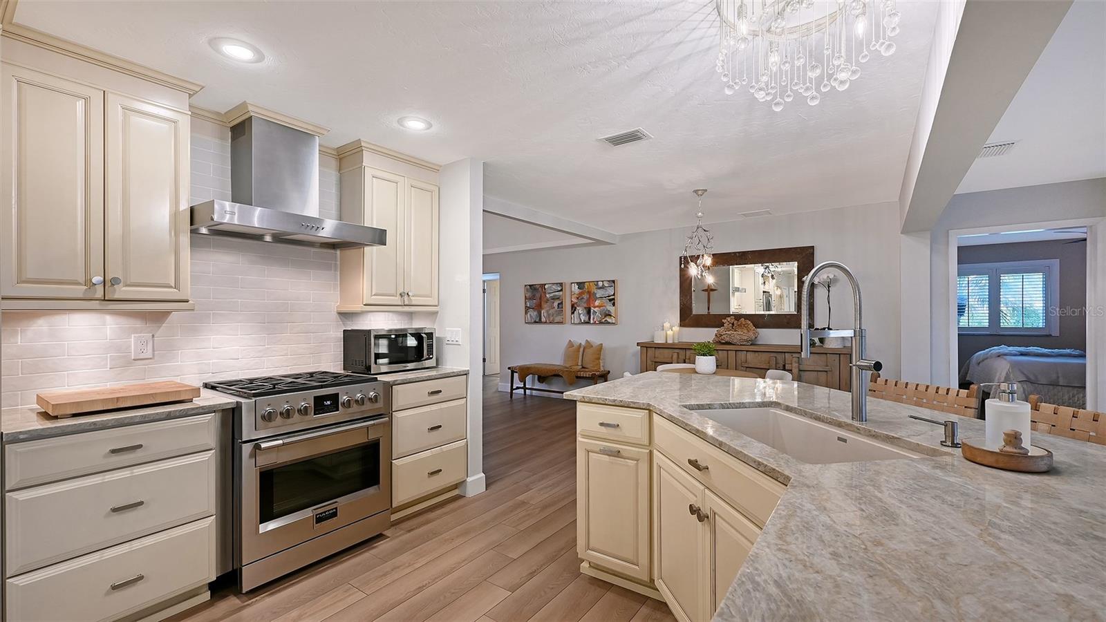 7137 WESTMORELAND DR