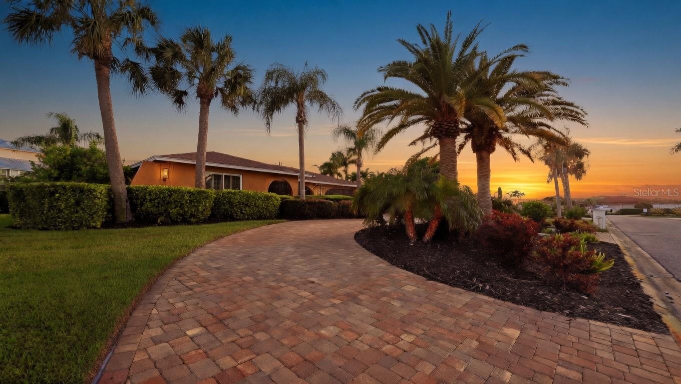 7137 WESTMORELAND DR