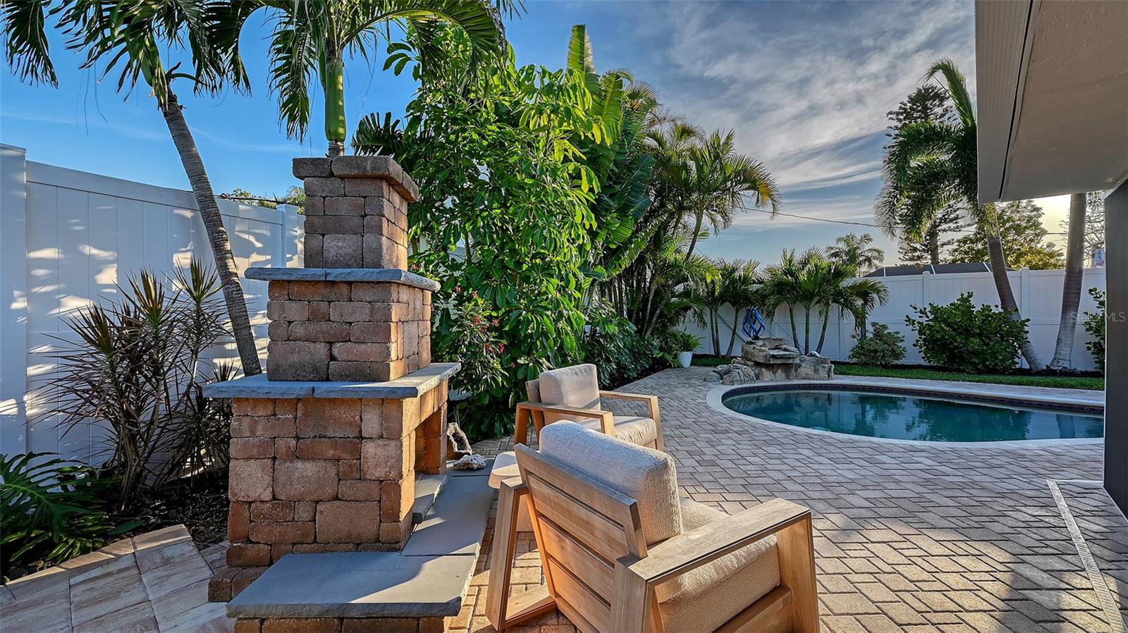 7137 WESTMORELAND DR