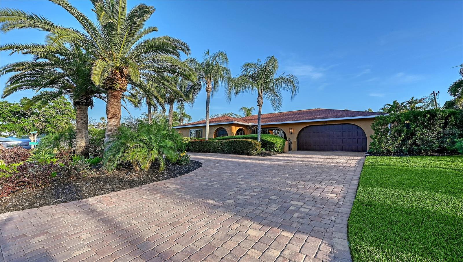 7137 WESTMORELAND DR